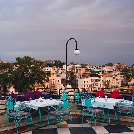 Hide-In Udaipur - A Lake View Boutique Hotel ภายนอก รูปภาพ