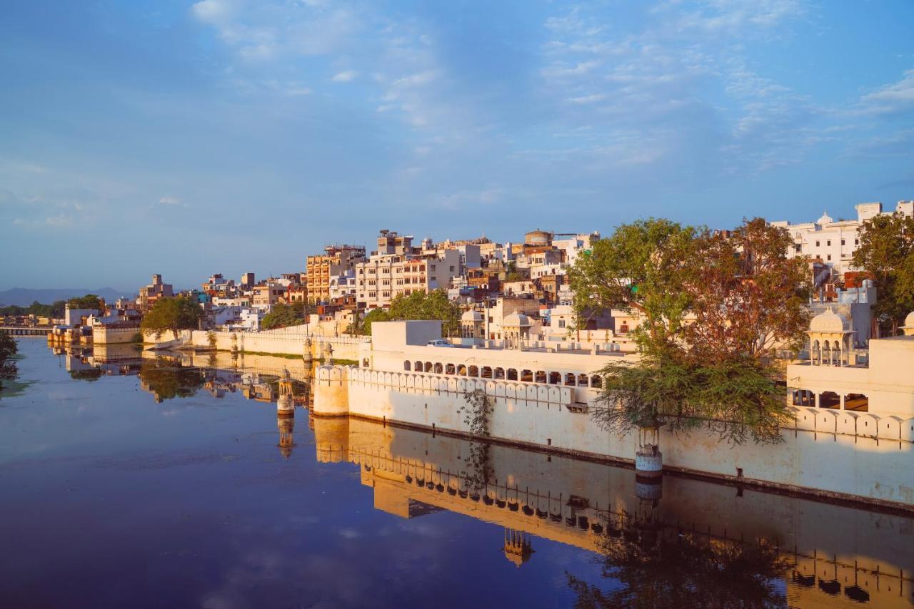Hide-In Udaipur - A Lake View Boutique Hotel ภายนอก รูปภาพ