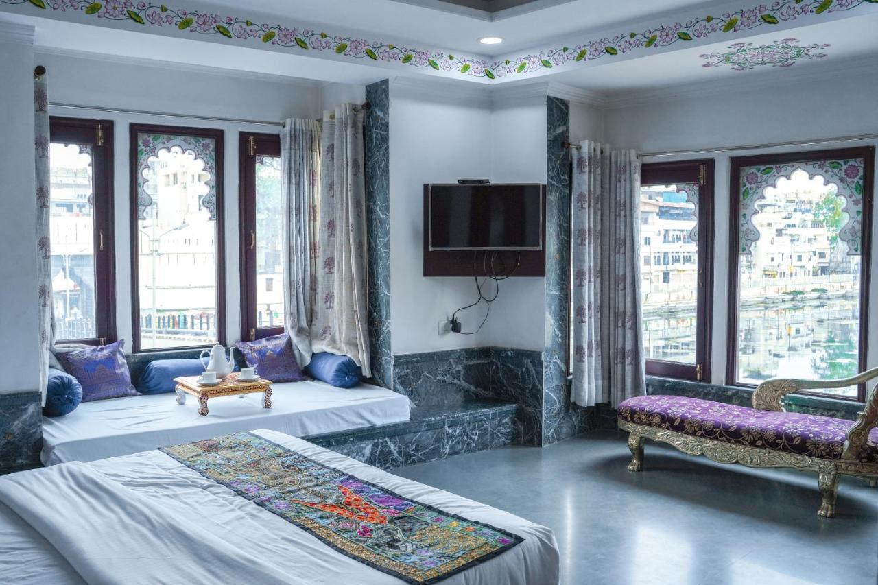 Hide-In Udaipur - A Lake View Boutique Hotel ภายนอก รูปภาพ
