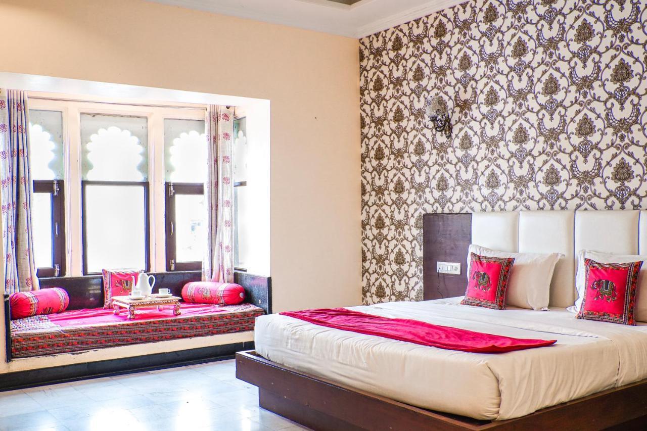 Hide-In Udaipur - A Lake View Boutique Hotel ภายนอก รูปภาพ