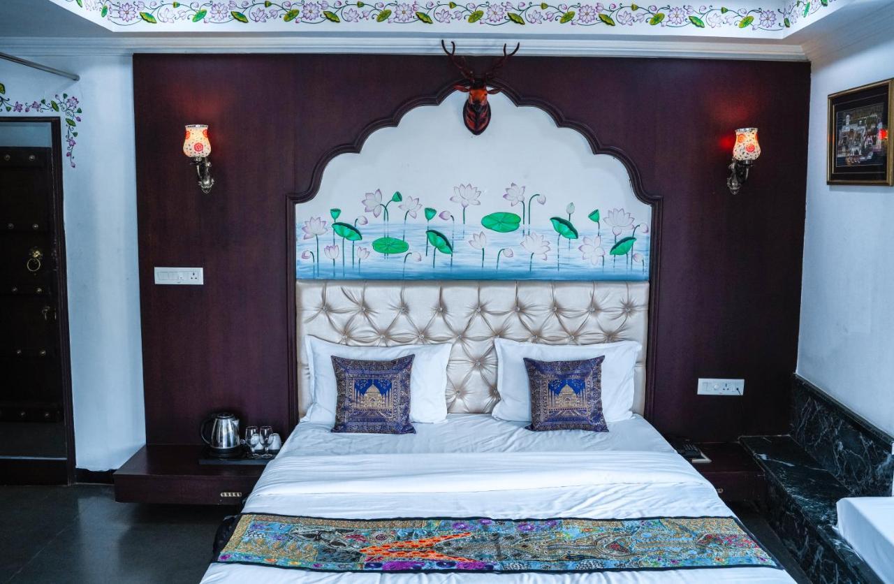 Hide-In Udaipur - A Lake View Boutique Hotel ภายนอก รูปภาพ