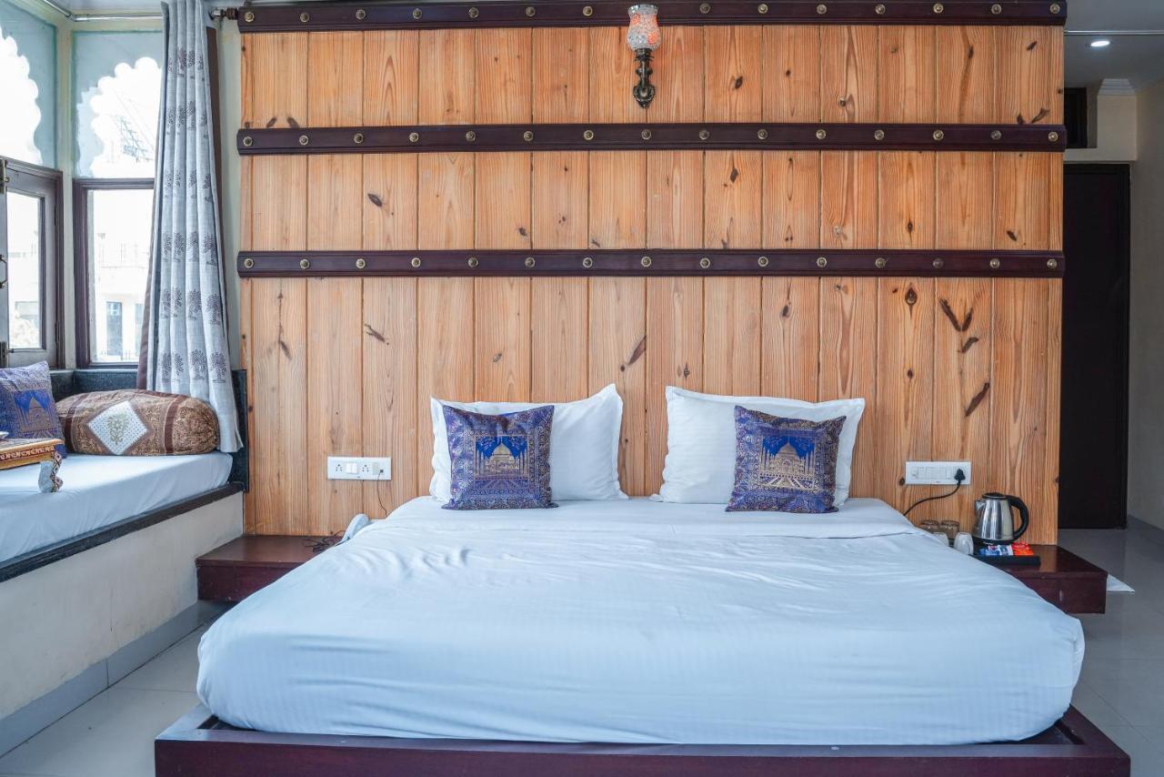 Hide-In Udaipur - A Lake View Boutique Hotel ภายนอก รูปภาพ