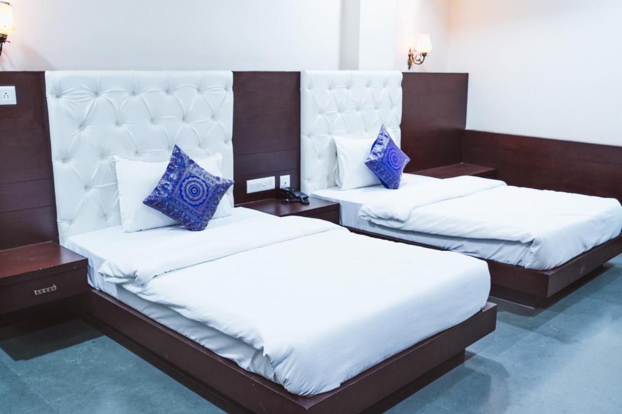 Hide-In Udaipur - A Lake View Boutique Hotel ภายนอก รูปภาพ