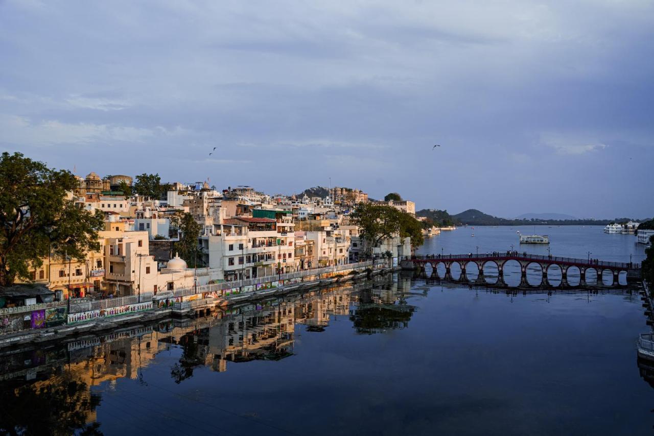 Hide-In Udaipur - A Lake View Boutique Hotel ภายนอก รูปภาพ